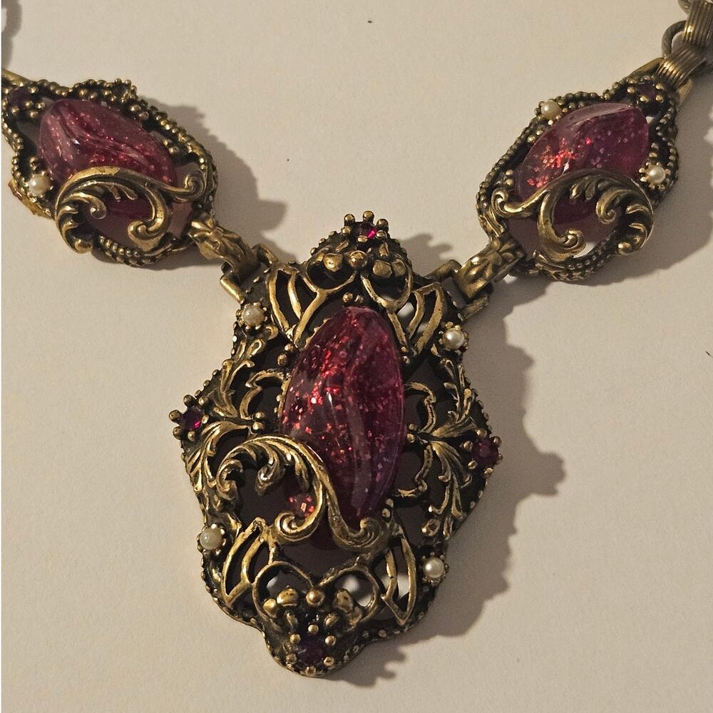 Elegant Victorian style Gold-Tone Necklace with red / Pink Stone Accents - Picture 2 of 7